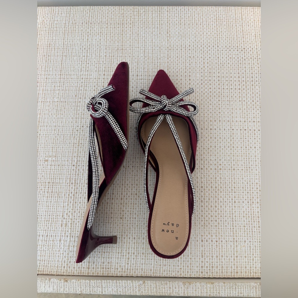 Target Women’s Gwen Rhinestone Bow Heels - Picture 4 of 5